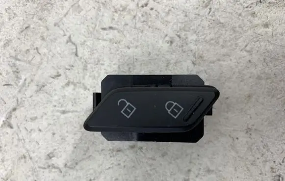 Ford Focus Central locking switch button BDGG66660