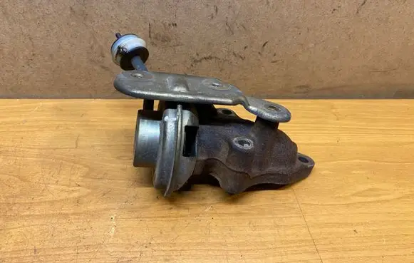 Toyota Corolla E120 E130 EGR valve 2562027070 2580027040 1350004390