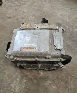 Voltage converter inverter