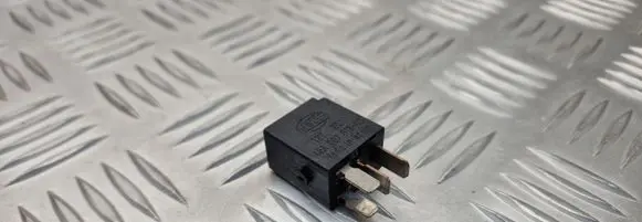 Mercedes-Benz A W168 Other relay 0025421119 4RA00781300