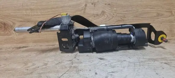 Volvo V50 Front seatbelt 8639693