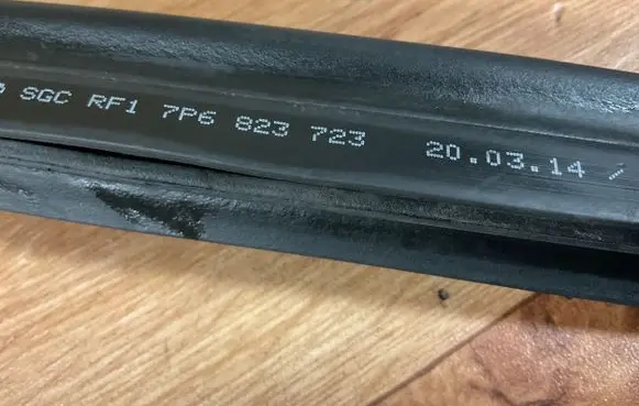 Volkswagen Touareg II Engine compartment rubber 7P6823723