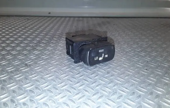 SsangYong Korando Seat heating switch 202008972