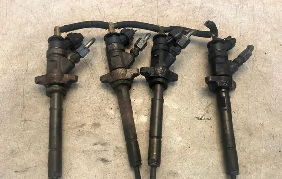 Peugeot 308 Fuel injectors set 0445110311