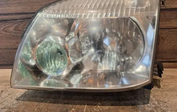 Nissan X-Trail T30 Headlight/headlamp E137511