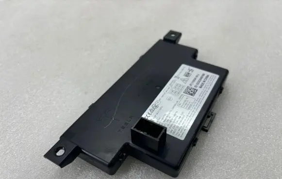 Tesla Model 3 Keyless (KESSY) go control unit/module 110024100J ED322354001968 201190124