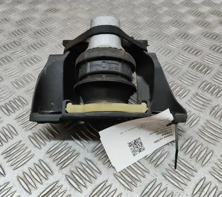 Volvo XC90 Engine mount bracket 32137494