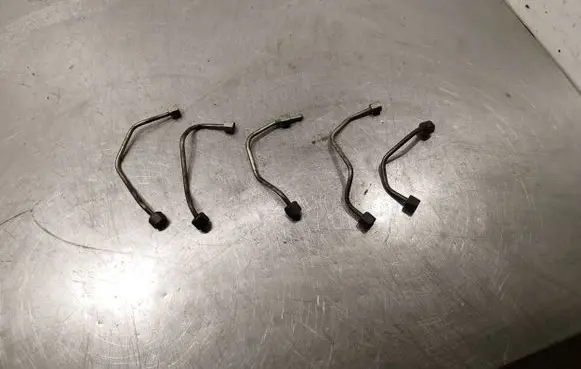 Citroen DS3 Fuel injector supply line/pipe 