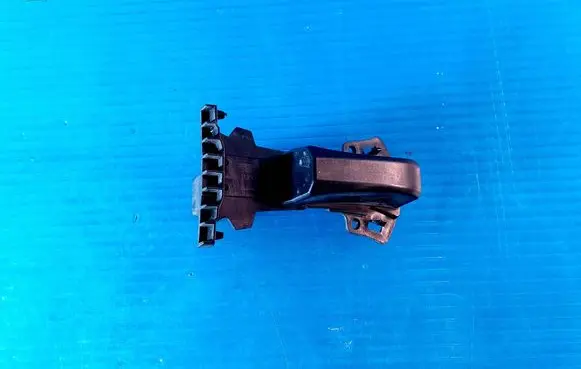 BMW 4 F32 F33 Front bumper mounting bracket 10111112