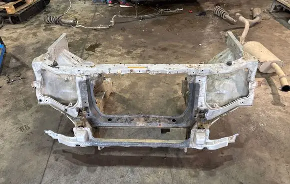Mitsubishi Shogun Radiator support slam panel