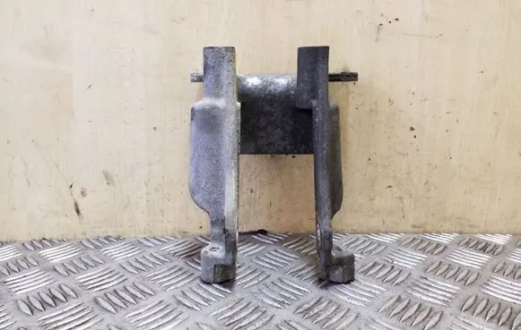Subaru Outback Engine mounting bracket