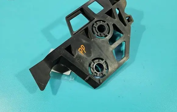 Front bumper mounting bracket