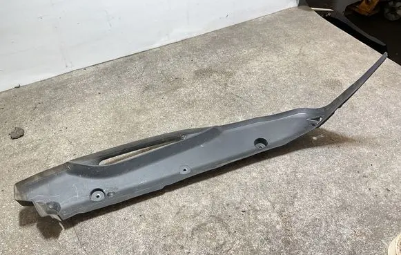 Audi E-tron GT Fender end trim 4J3854777