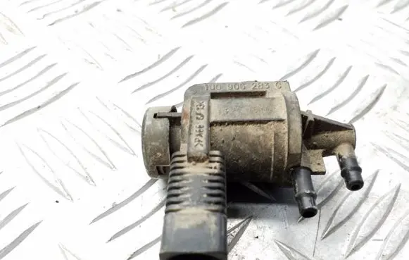 Volkswagen Golf IV Vacuum valve 1J0906283C