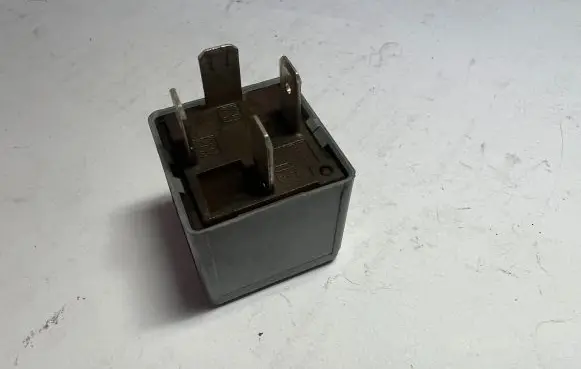 Audi A6 S6 C5 4B Other relay 8D0951253A V23134B52X301