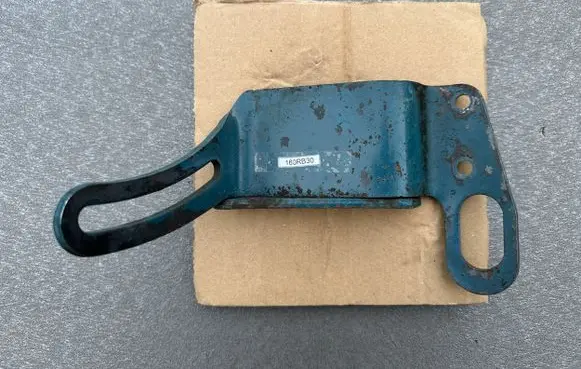 Nissan Patrol 160 Power steering pump mounting bracket 11932C6800