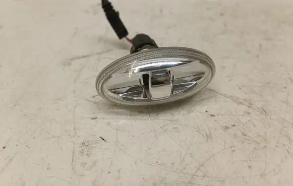 Citroen C-Crosser Front fender indicator light