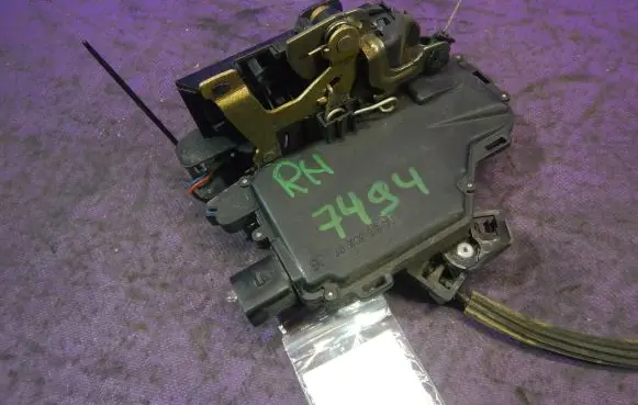 Seat Toledo II (1M) Rear door lock
