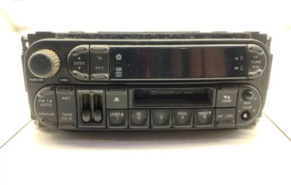 Jeep Grand Cherokee (WJ) Radio/CD/DVD/GPS head unit P04858513AGA