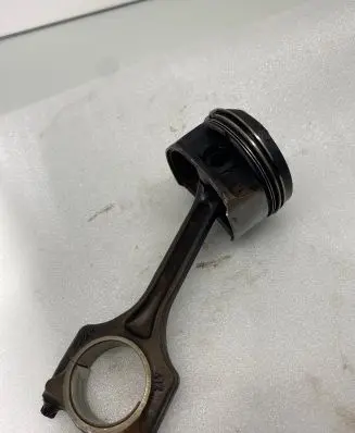 Mini One - Cooper Coupe R56 Piston with connecting rod N12B14AA