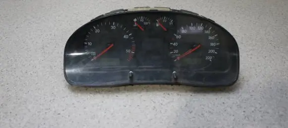 Volkswagen PASSAT B5 Speedometer (instrument cluster) 3B0919861J