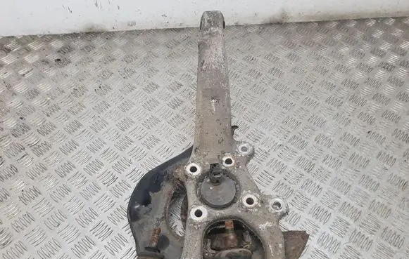 Front wheel hub spindle knuckle