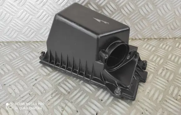 Suzuki Swift II Air filter box 8088684