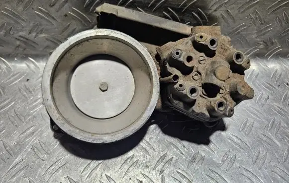 Audi 100 200 5000 C3 Fuel distributor 0438121007 035133353AL