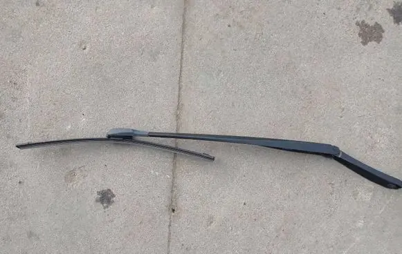 BMW 5 F10 F11 Front wiper blade arm 7203156