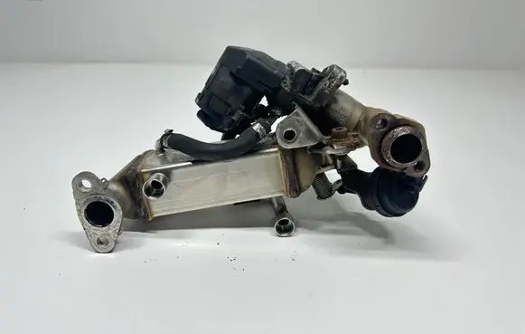 BMW 5 E60 E61 EGR valve cooler 7810166 R8998006
