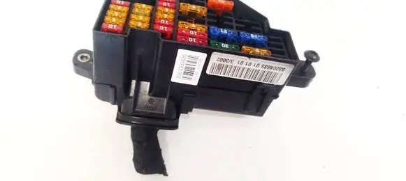 Volkswagen PASSAT B6 Fuse box set 33204685