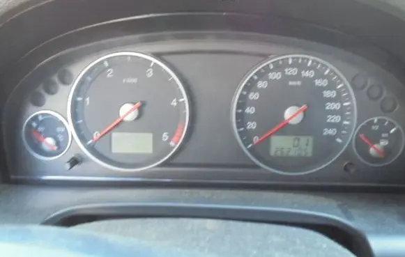 Speedometer (instrument cluster)