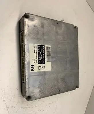 Toyota Avensis T250 Engine control unit/module 8966105690 MB1758006326 1758006326