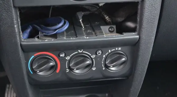Renault Clio II Central console control unit 