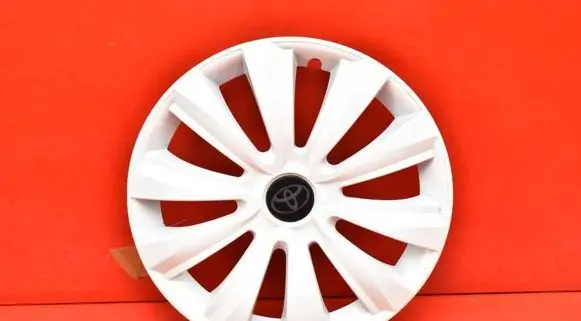 Toyota Yaris Verso R17 wheel hub/cap/trim 