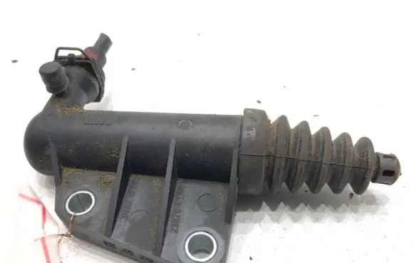 Suzuki Swift I Clutch slave cylinder 23820-63J00