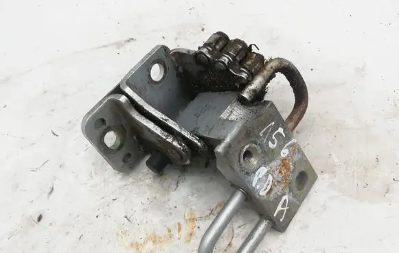 Audi A6 S6 C6 4F Front door upper hinge 831412B