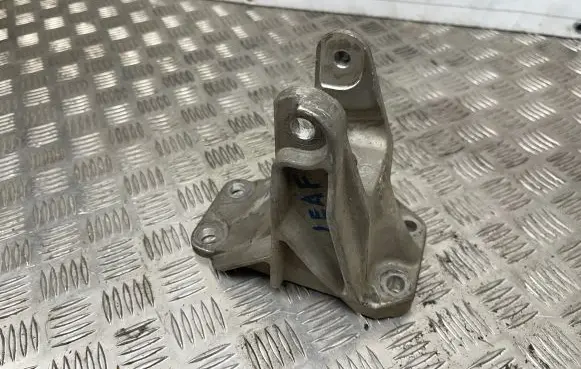 Nissan Leaf I (ZE0) Engine mount bracket