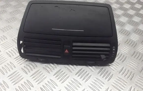 Skoda Octavia Mk2 (1Z) Dashboard air vent grill cover trim 1Z0820951