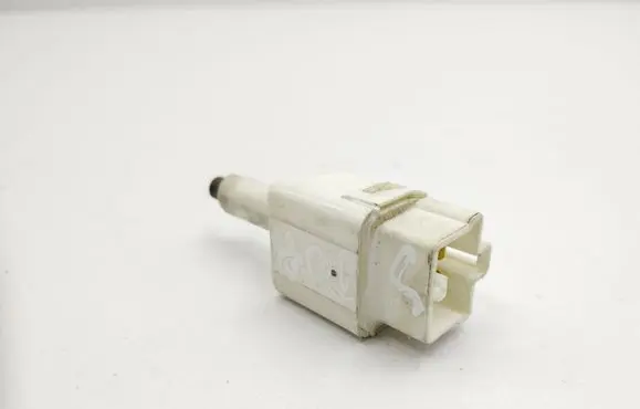 Suzuki Grand Vitara II Brake pedal sensor switch