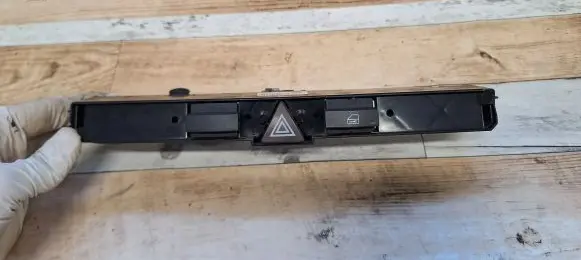 Opel Astra H Hazard light switch 13100105 03758075