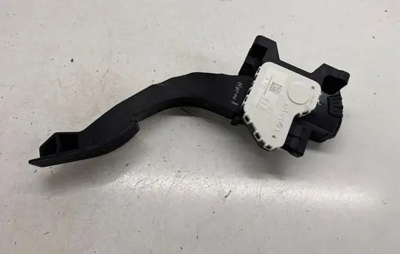 Dodge Hornet Accelerator throttle pedal 005219146100 52191461