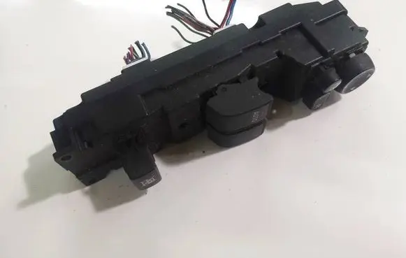 Mazda 3 I Electric window control switch DJ0266350A 03124291L