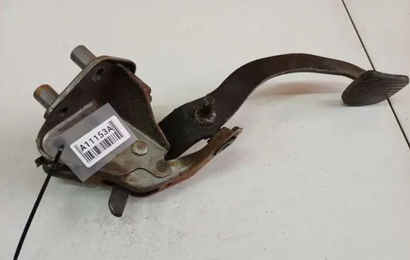 Nissan Tiida C11 Clutch pedal 