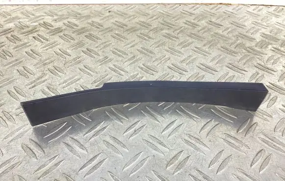 Dashboard glove box trim