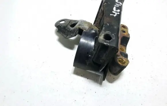 Nissan X-Trail T30 Engine mount bracket