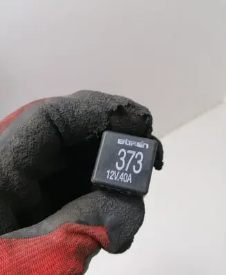 Volkswagen PASSAT B5.5 Other relay 8D0951253A