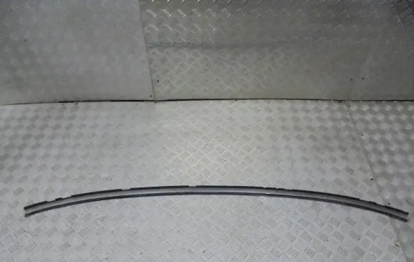 Opel Monterey Wiper trim