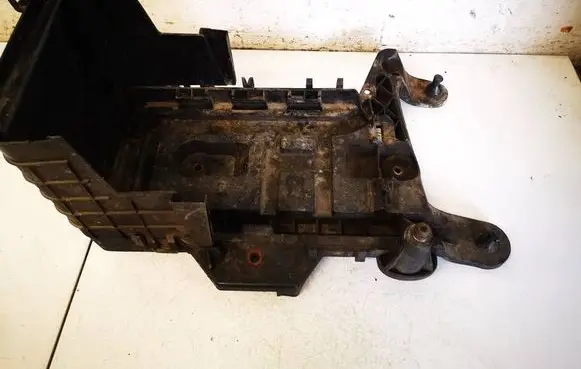 Volkswagen Golf Plus Battery box tray 1K0915333C