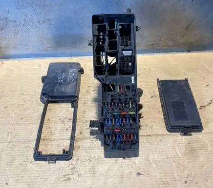 Mercedes-Benz C AMG W202 Fuse box set 2025400250